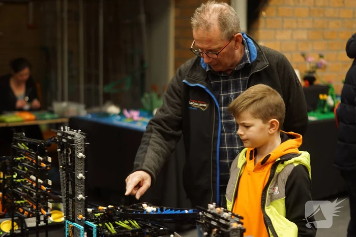 Sporthal vol met LEGO Stenen