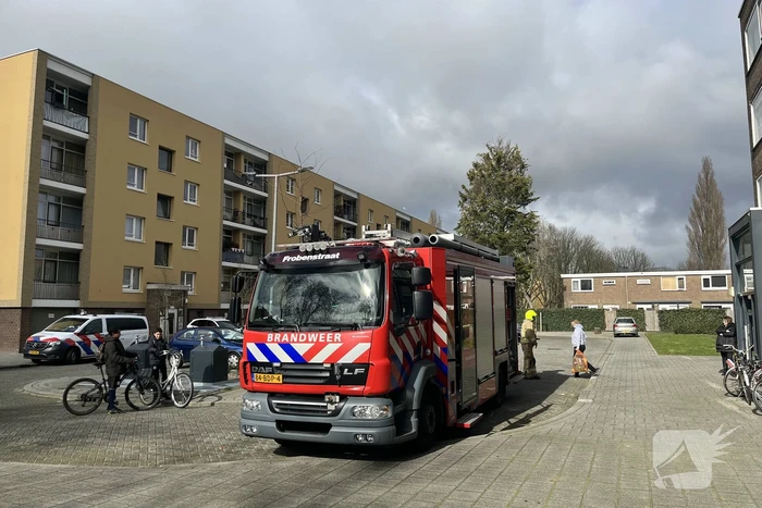 Flatwoning geventileerd vanwege gaslucht