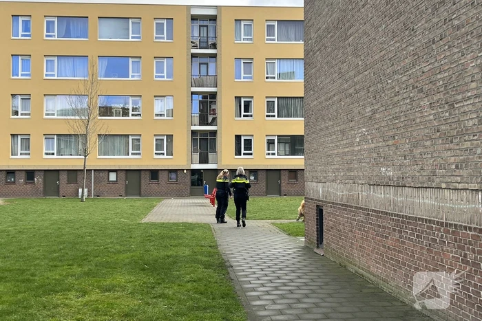 Flatwoning geventileerd vanwege gaslucht