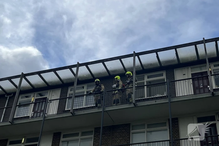 Flatwoning geventileerd vanwege gaslucht