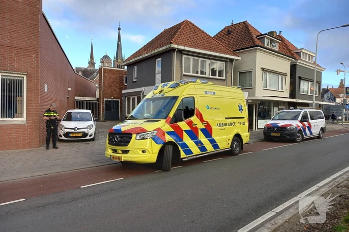 Scooterrijder botst achterop auto