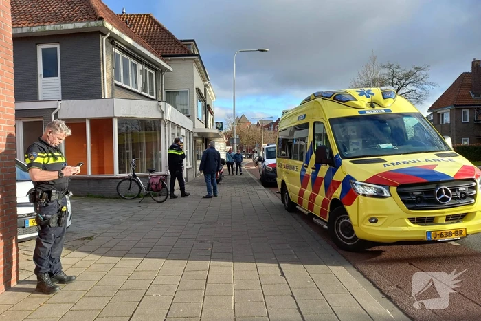 Scooterrijder botst achterop auto