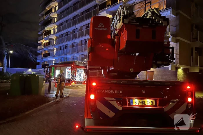 Brand in keuken van flatwoning