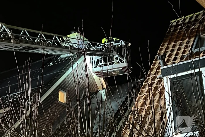 Brand in schoorsteen van woning