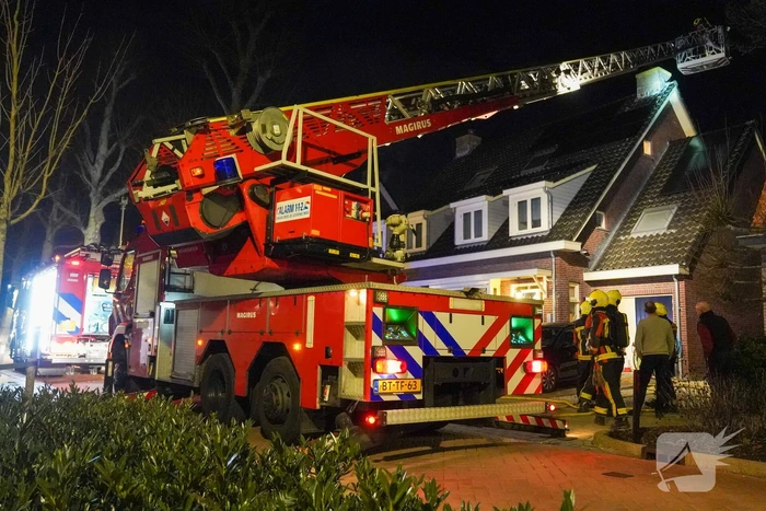 Brand in schoorsteen van woning