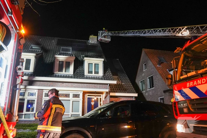 Brand in schoorsteen van woning
