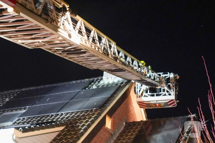 Brand in schoorsteen van woning