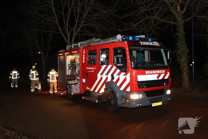 Brandweer spoelt riool door vanwege vreemde lucht