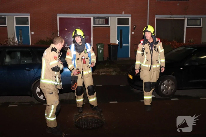 Brandweer spoelt riool door vanwege vreemde lucht