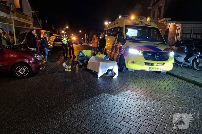 Scooter met twee opzittenden aangereden