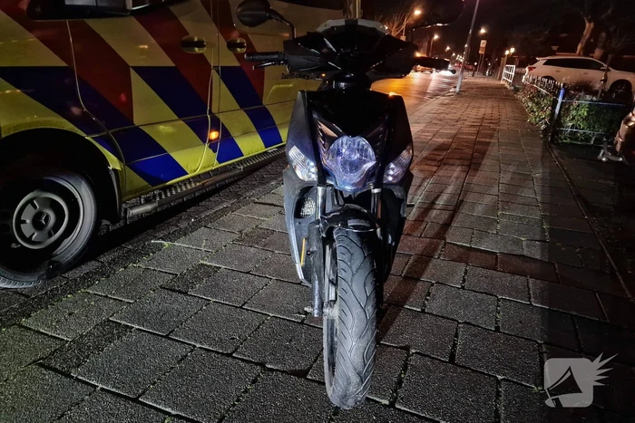 Scooter met twee opzittenden aangereden