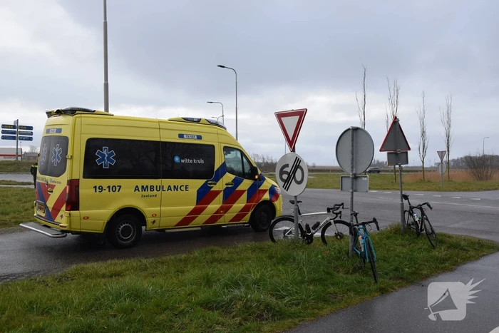 Zes wielrenners verlenen geen voorrang