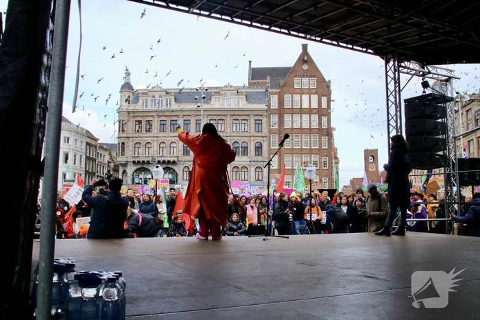 Grote drukte bij feminist march