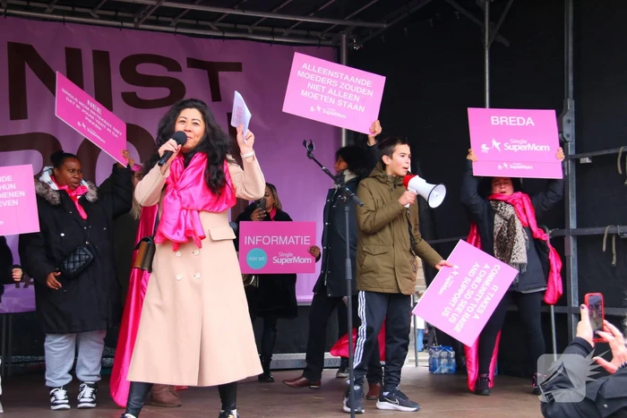 Grote drukte bij feminist march