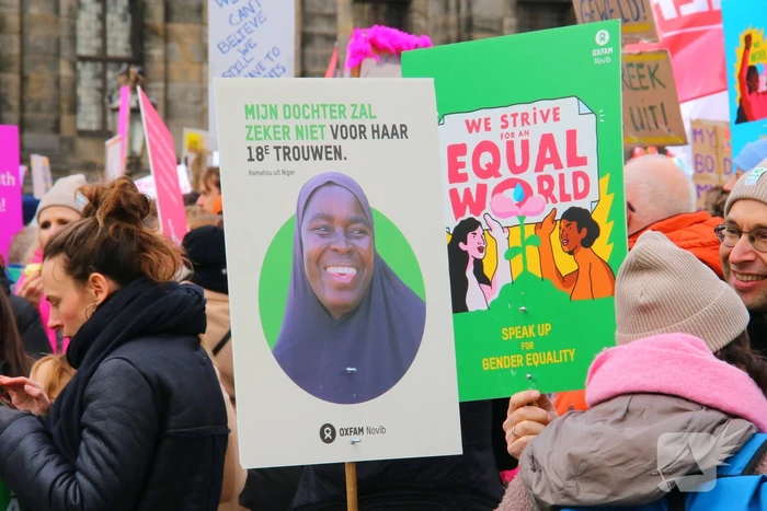 Grote drukte bij feminist march