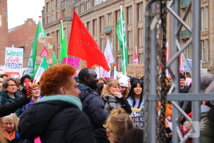 Grote drukte bij feminist march