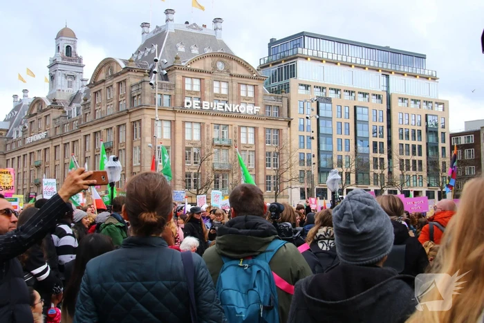 Grote drukte bij feminist march