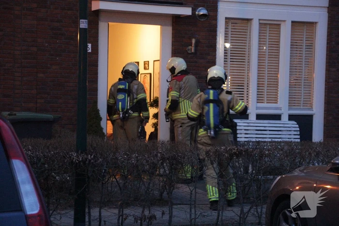 Brandweer verricht metingen naar vreemde lucht