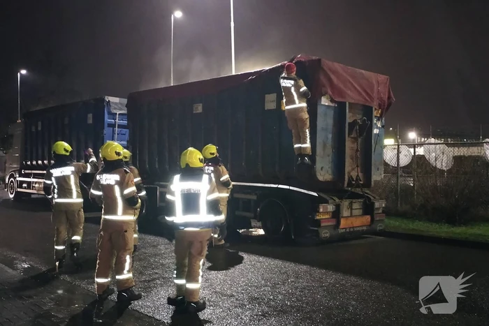 Broei in containers van vrachtwagen