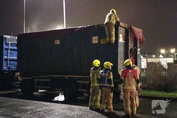 Broei in containers van vrachtwagen