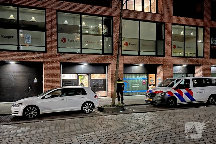 Twee personen plegen gewapende woningoverval op IJburg