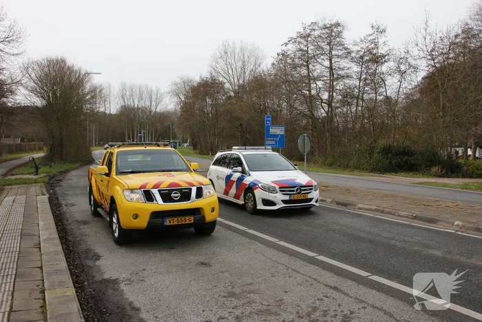 Motorrijder komt ten val, weg tijdelijk afgesloten