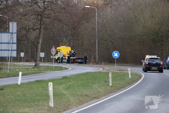 Motorrijder komt ten val, weg tijdelijk afgesloten