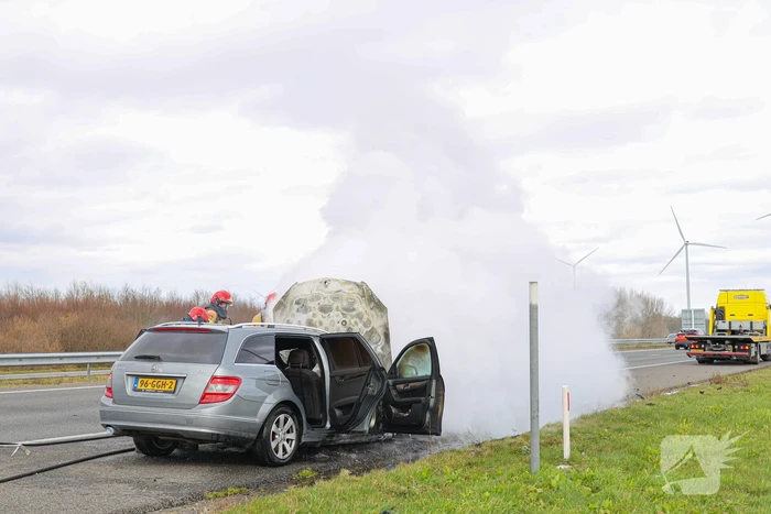 Mercedes verwoest door brand