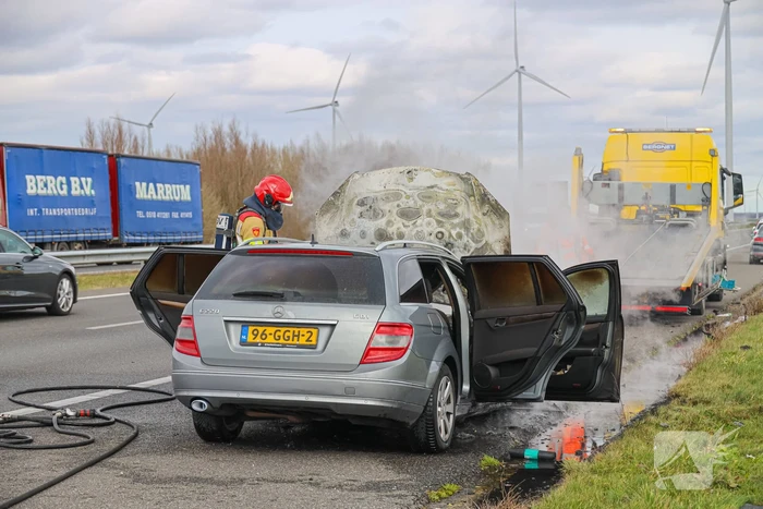 Mercedes verwoest door brand