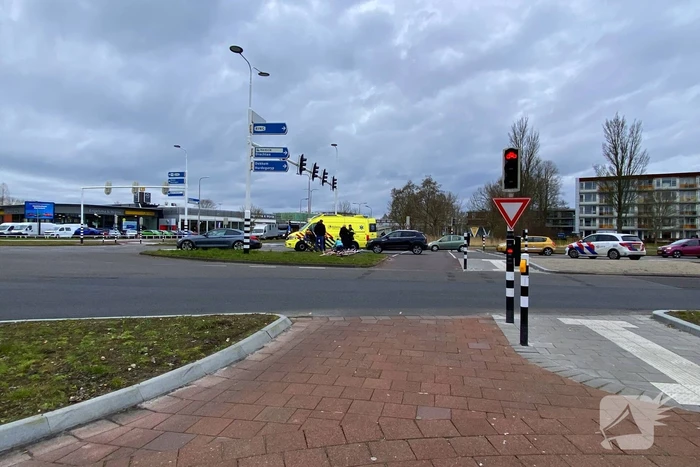 Fiets in de kreukels na negeren rood verkeerslicht