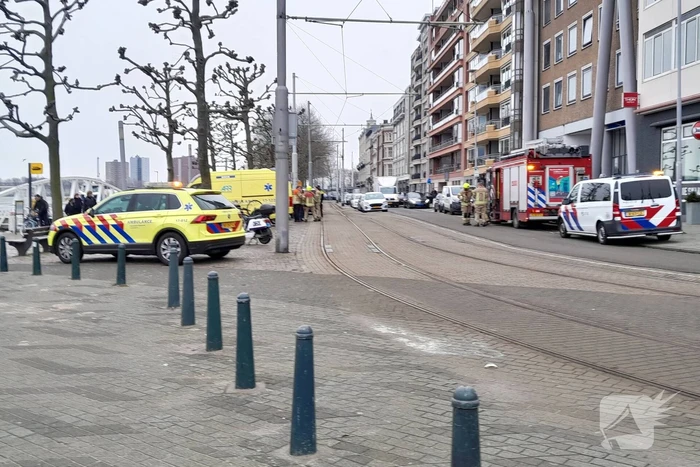 Persoon gered uit Nieuwe Maas door watertaxi