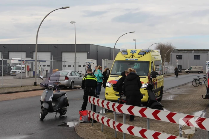 Scooterrijdster gaat hard onderuit