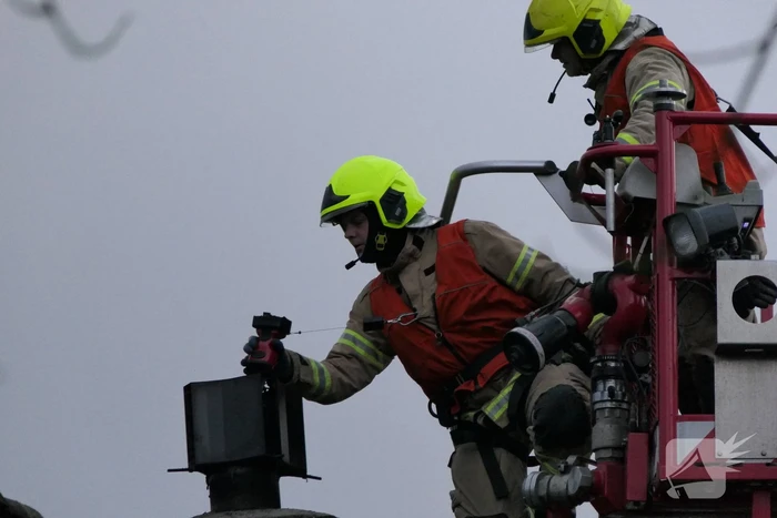 Brandweer controleert schoorsteen vanwege mogelijke brand