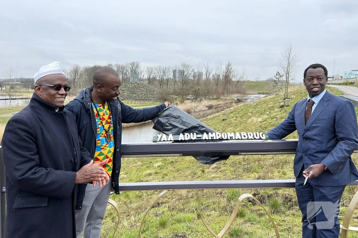 Onthulling Yaa Adu-Ampomabrug