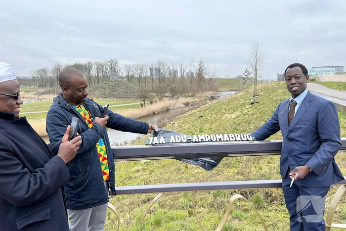 Onthulling Yaa Adu-Ampomabrug