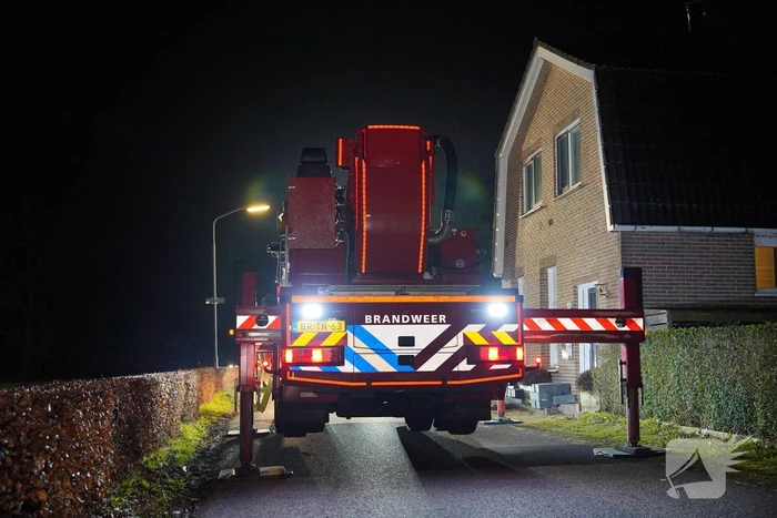 Brand in schoorsteen van woning