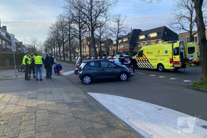Scooterrijdster aangereden door automobilist