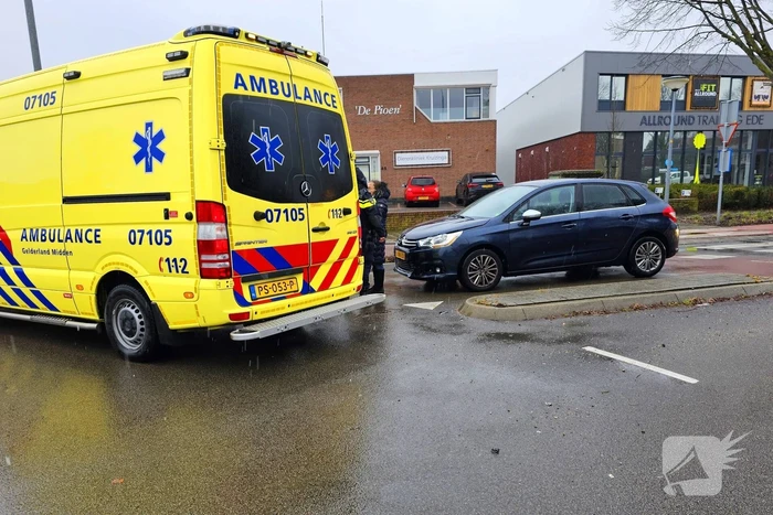 Flink bezorger aangereden door automobilist