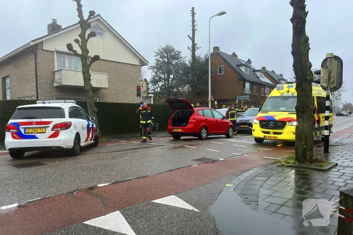 Fietser raakt ernstig gewond bij botsing met auto