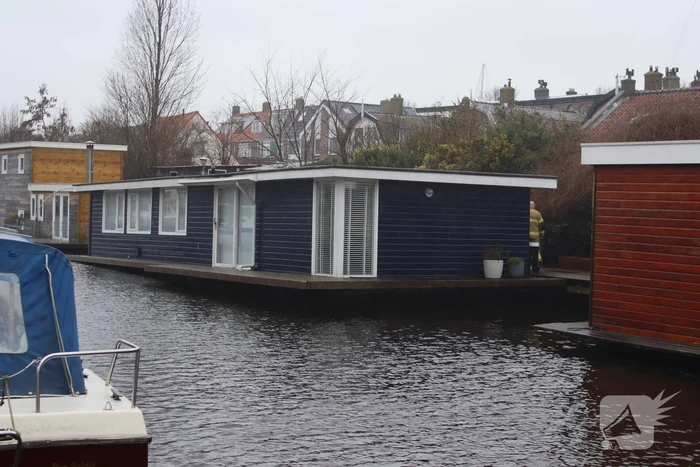 Woonboot maakt water