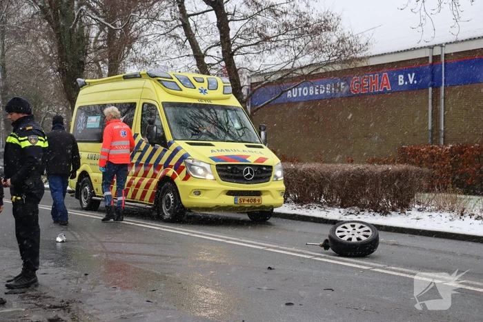Forse schade en wiel afgebroken na botsing