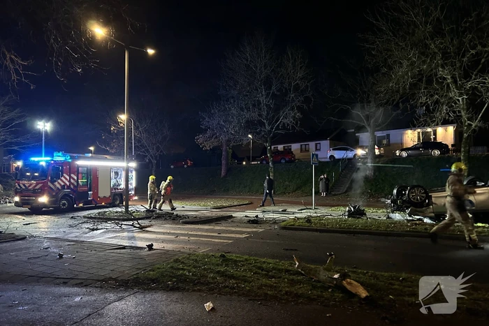 Auto belandt op de kop bij ongeval