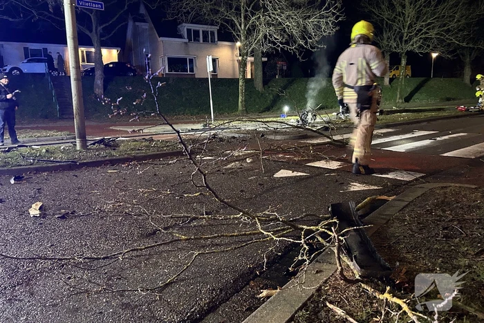 Auto belandt op de kop bij ongeval