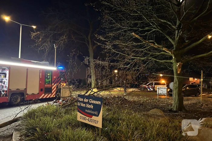 Auto belandt op de kop bij ongeval