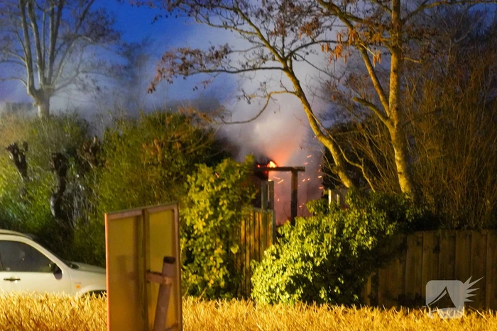 Schuur verwoest door uitslaande brand