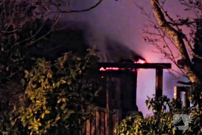 Schuur verwoest door uitslaande brand