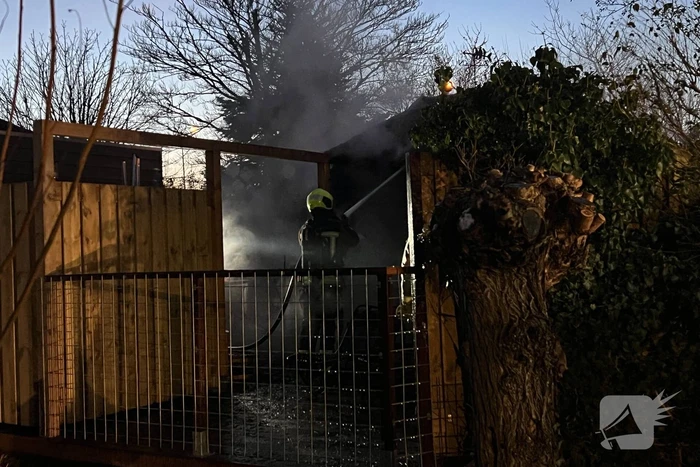Schuur verwoest door uitslaande brand