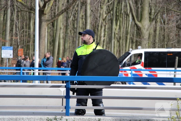 ME veegt A12 met actievoerders leeg