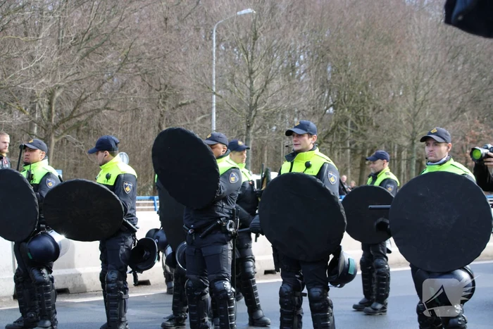 ME veegt A12 met actievoerders leeg