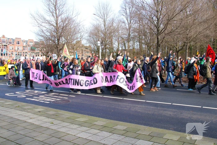 ME veegt A12 met actievoerders leeg